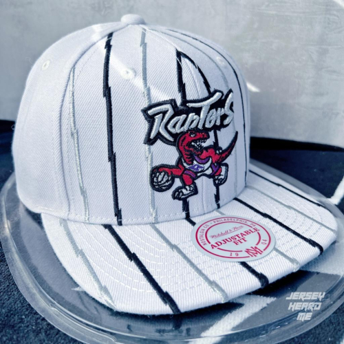 【球衣藏家】Toronto Raptors 暴龍 復古 白暴龍 M&amp;N 可調式後扣帽 NBA Snapback