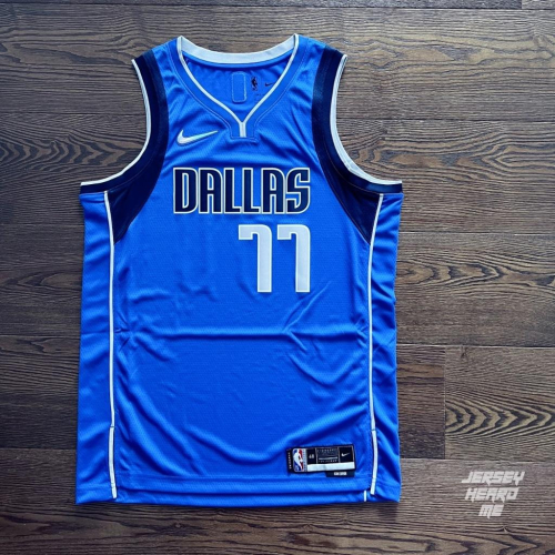 【球衣藏家】Luka Doncic Mavericks Icon D77 NIKE 獨行俠 客場藍 球迷版 NBA 球衣