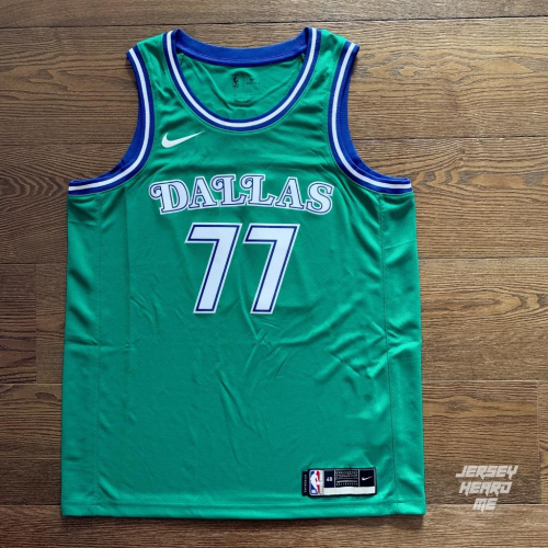 【球衣藏家】Luka Doncic D77 Dallas Mavs HWC 復古綠 球迷版 NBA 球衣