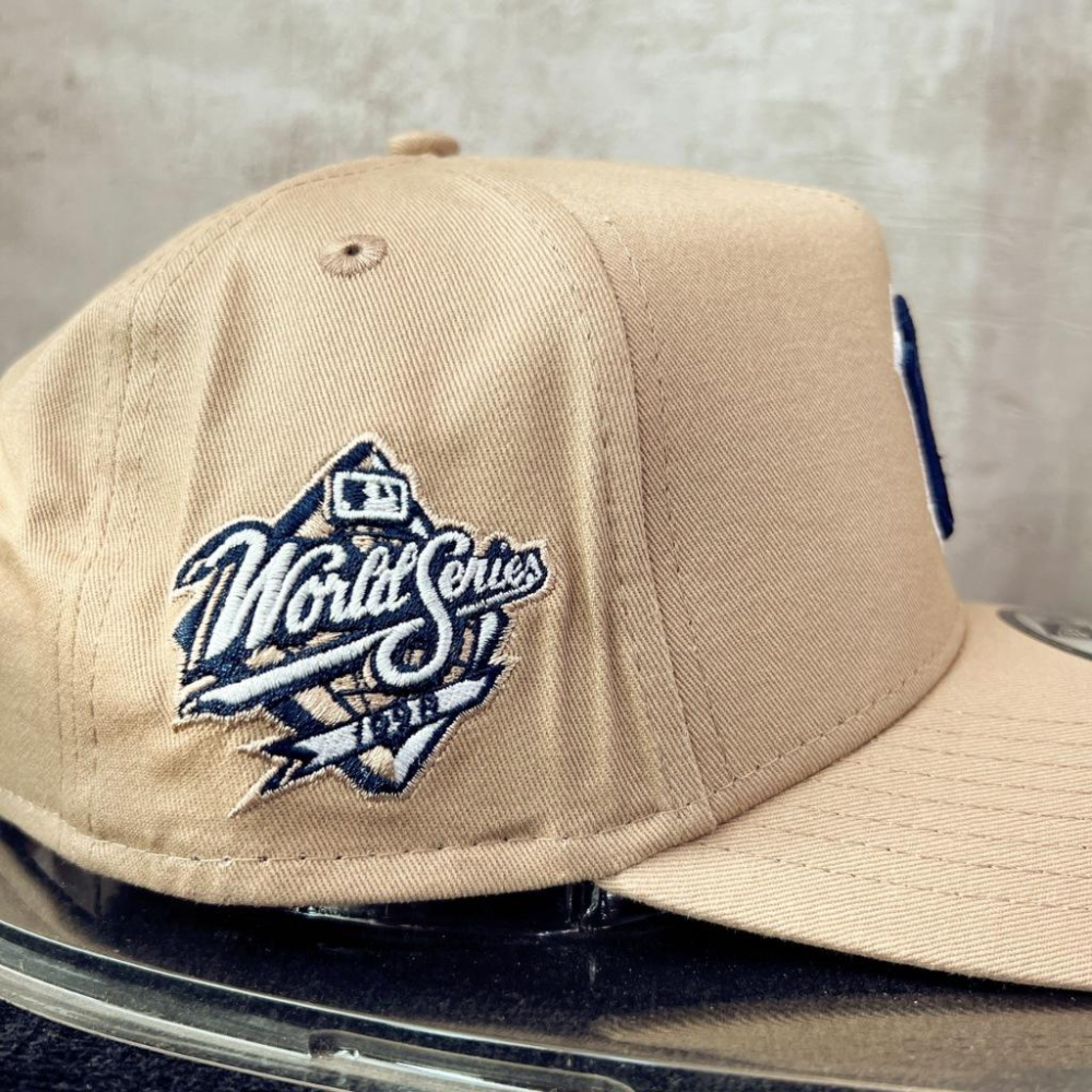【球衣藏家】New Era 紐約 洋基 Yankees 奶茶 世界大賽 排扣 可調式 老帽 MLB Dad Hat-細節圖2