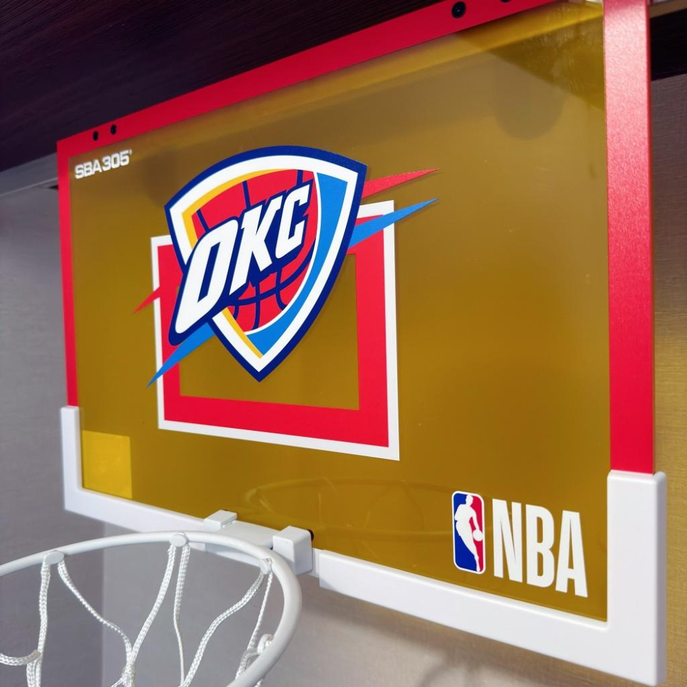 【球衣藏家】SBA305 台灣總代理 NBA 官方授權 壁掛式 居家 室內 玩具 小籃框 隊徽款 - 雷霆 附小籃球-細節圖2