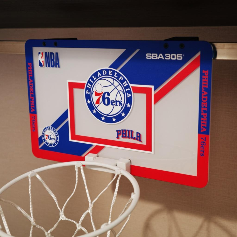 【球衣藏家】SBA305 台灣總代理 NBA 官方授權 壁掛式 室內 玩具 小籃框 MINI款 - 76人 附小籃球-細節圖2