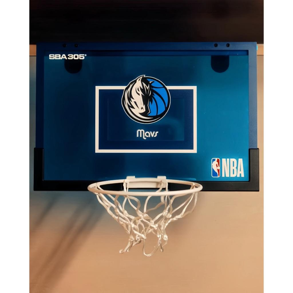 【球衣藏家】SBA305 台灣總代理 NBA 官方授權 壁掛式 居家 室內 玩具 小籃框 隊徽款 - 獨行俠 附小籃球-細節圖2