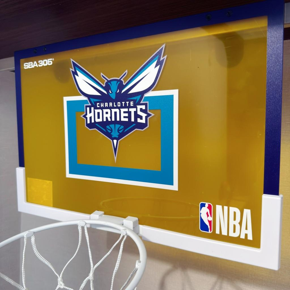 【球衣藏家】SBA305 台灣總代理 NBA 官方授權 壁掛式 居家 室內 玩具 小籃框 隊徽款 - 黃蜂 附小籃球-細節圖2