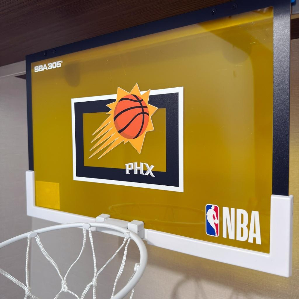 【球衣藏家】SBA305 台灣總代理 NBA 官方授權 壁掛式 居家 室內 玩具 小籃框 隊徽款 - 太陽 附小籃球-細節圖2