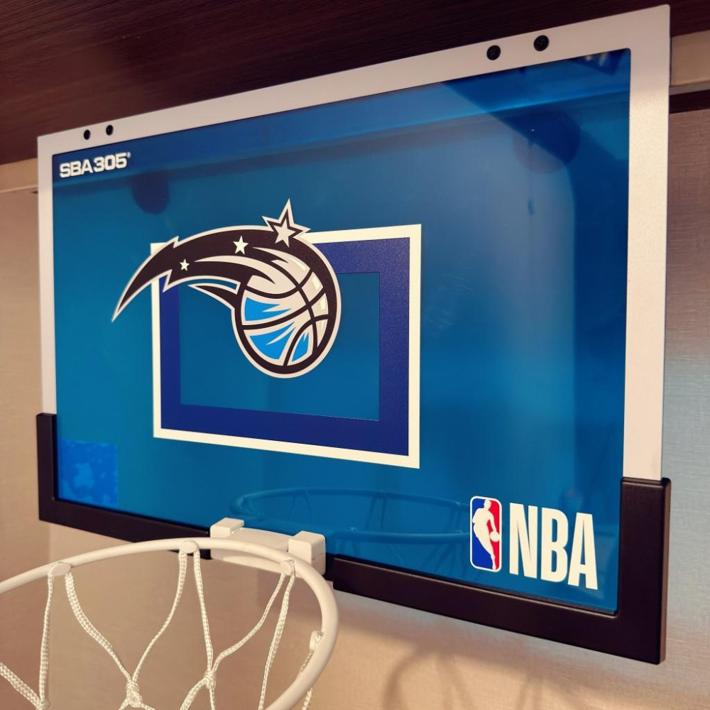 【球衣藏家】SBA305 台灣總代理 NBA 官方授權 壁掛式 居家 室內 玩具 小籃框 隊徽款 - 魔術 附小籃球-細節圖2