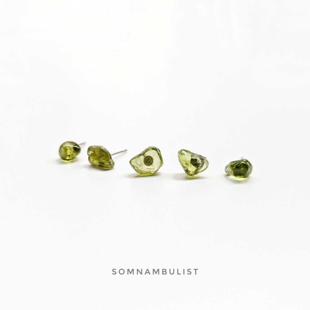 Somnambulist 天然水晶 橄欖石耳環 耳釘 飾品 原礦 礦石 星座 生日禮物 生日石 招財 幸運-細節圖3
