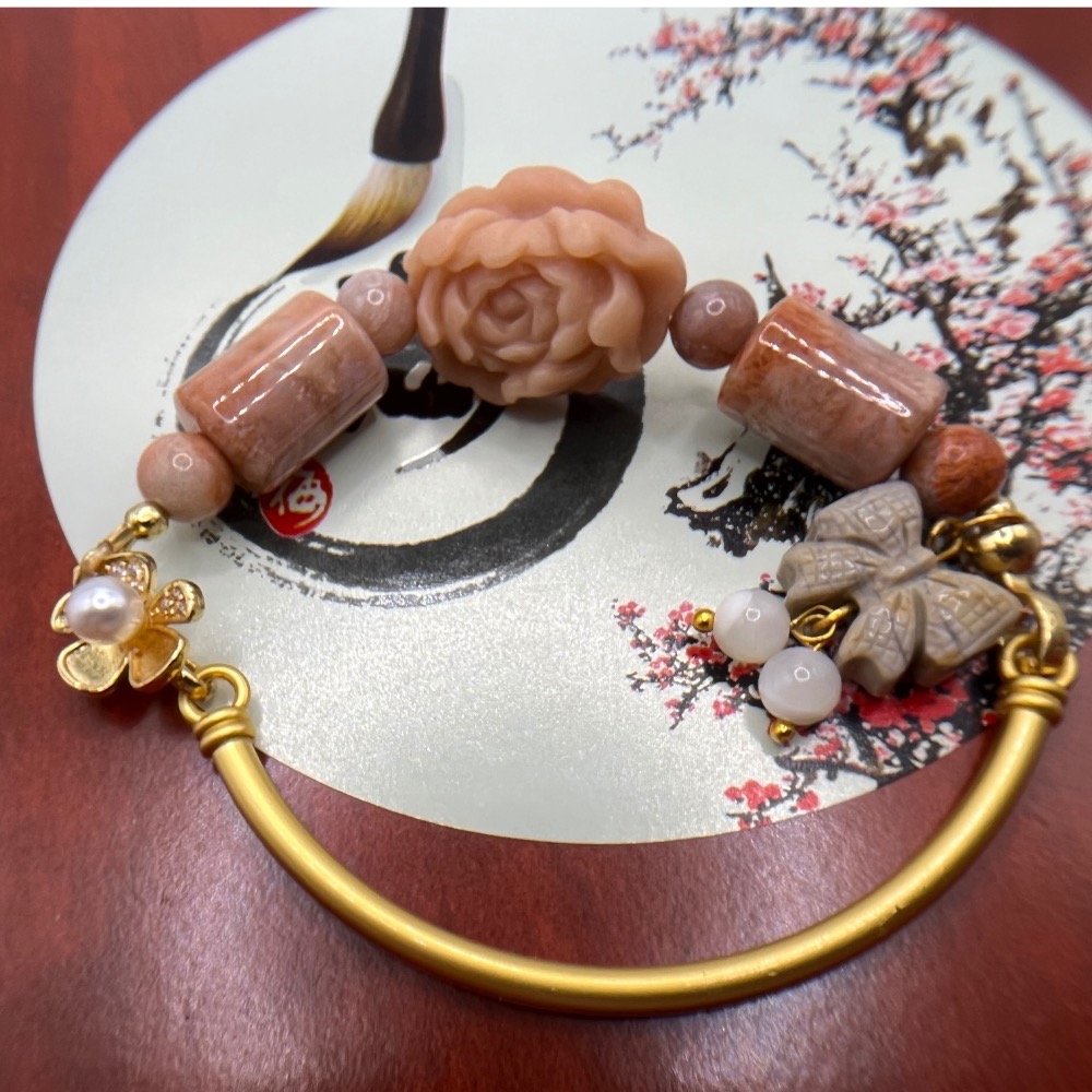 胭脂玉精緻雕工牡丹花/珊瑚玉桶珠半鐲設計-細節圖6