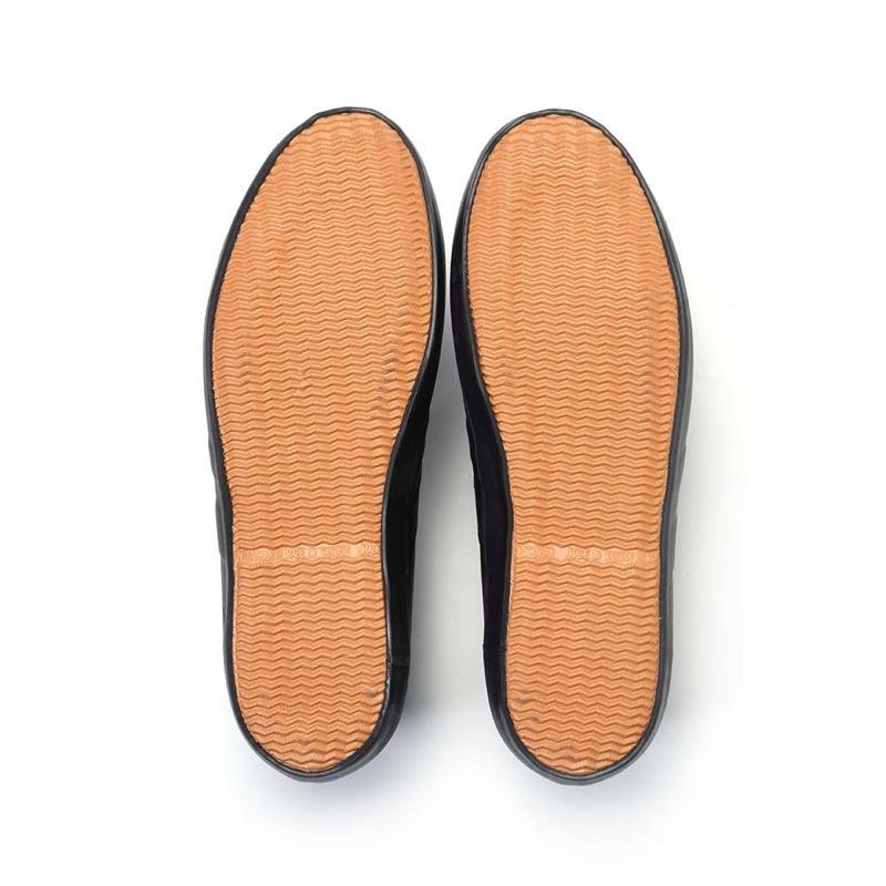 台灣製 現貨+預購✨女 黑色 鬆緊 直套式 休閒鞋 皮質面 運動休閒鞋  皮面休閒鞋 止滑 全黑鞋  懶人鞋 黑色運動鞋-細節圖4