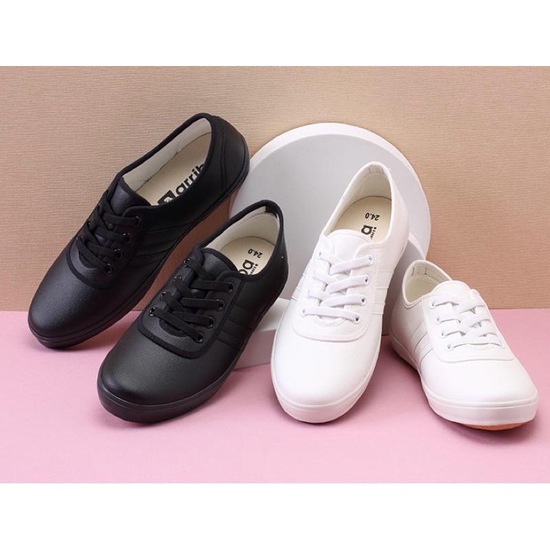 台灣製 現貨+預購✨女 黑色 鬆緊 直套式 休閒鞋 皮質面 運動休閒鞋  皮面休閒鞋 止滑 全黑鞋  懶人鞋 黑色運動鞋-細節圖6