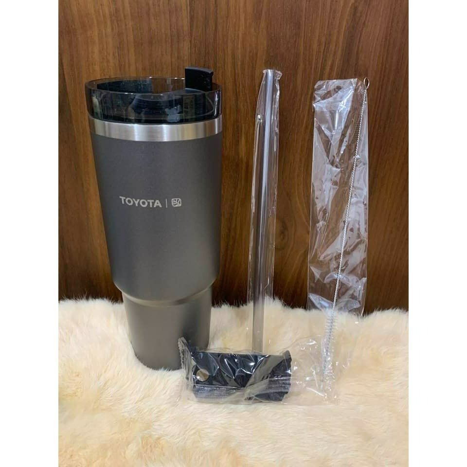 TOYOTA 不鏽鋼吸管杯 900ml 【冷鍛灰】-細節圖3