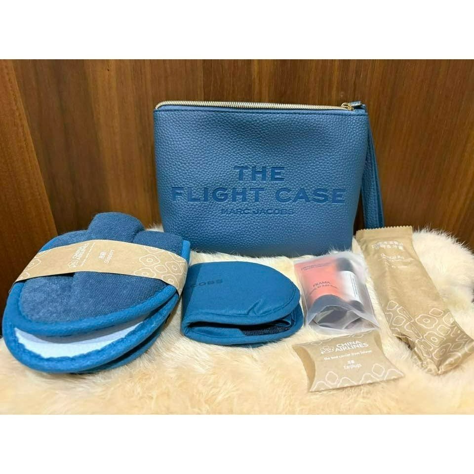 華航 2026 華航 x Marc Jacobs 全新 豪華經濟艙 過夜包 / 旅行盥洗包-規格圖3