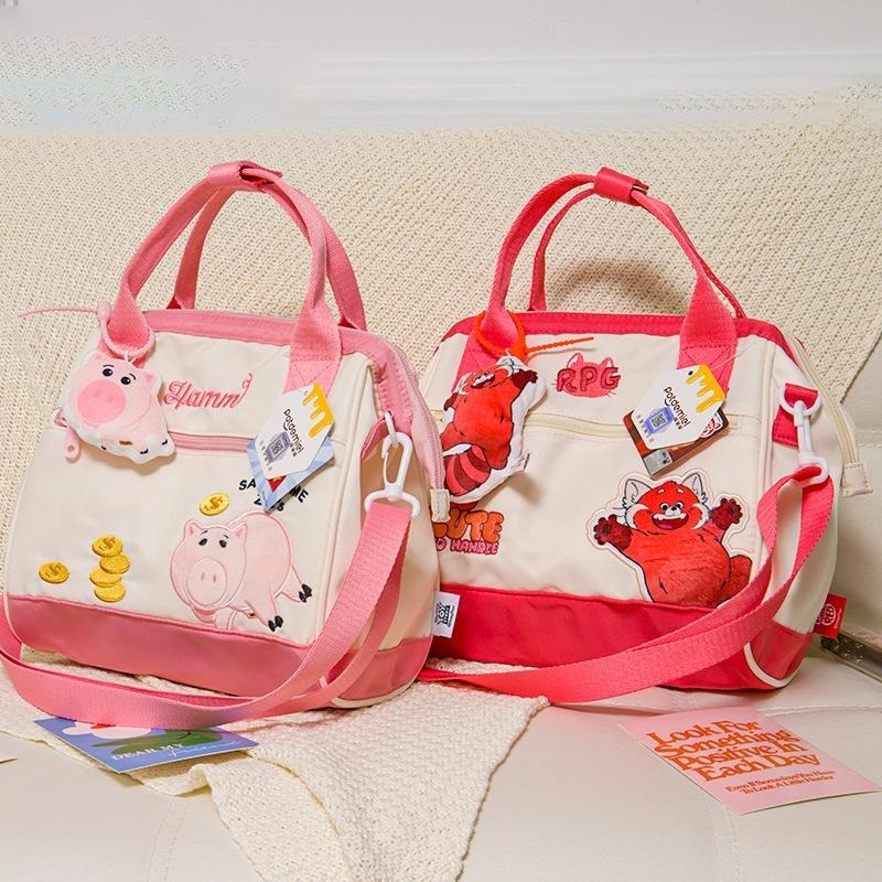 正版✨迪士尼包包 大容量手提包 斜背包 上課包包 兩用包包 熊抱哥 抱抱龍 小美 火腿 可拆卸可調肩帶（平輸代購）-細節圖3