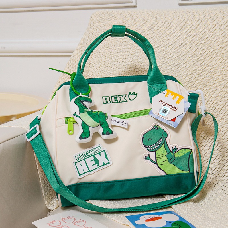 正版✨迪士尼包包 大容量手提包 斜背包 上課包包 兩用包包 熊抱哥 抱抱龍 小美 火腿 可拆卸可調肩帶（平輸代購）-規格圖9