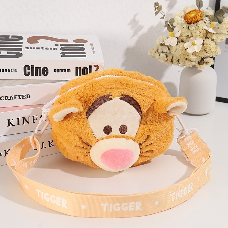 正版✨維尼熊斜背包 跳跳虎化妝包 迪士尼包包 兩面翻轉斜背包 絨毛包包（平行輸入代購）-規格圖7