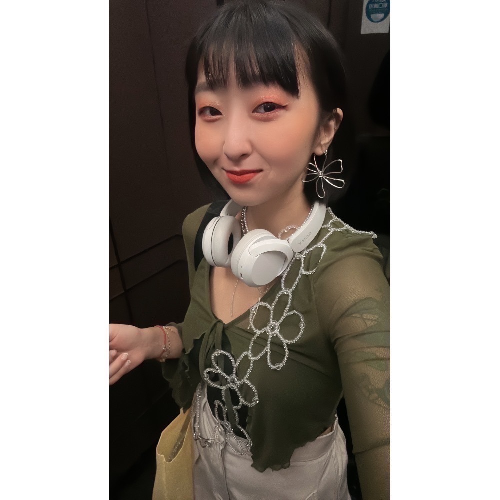 日系 纏繞花花不銹鋼耳環 / （預購）大花花背帶-細節圖2