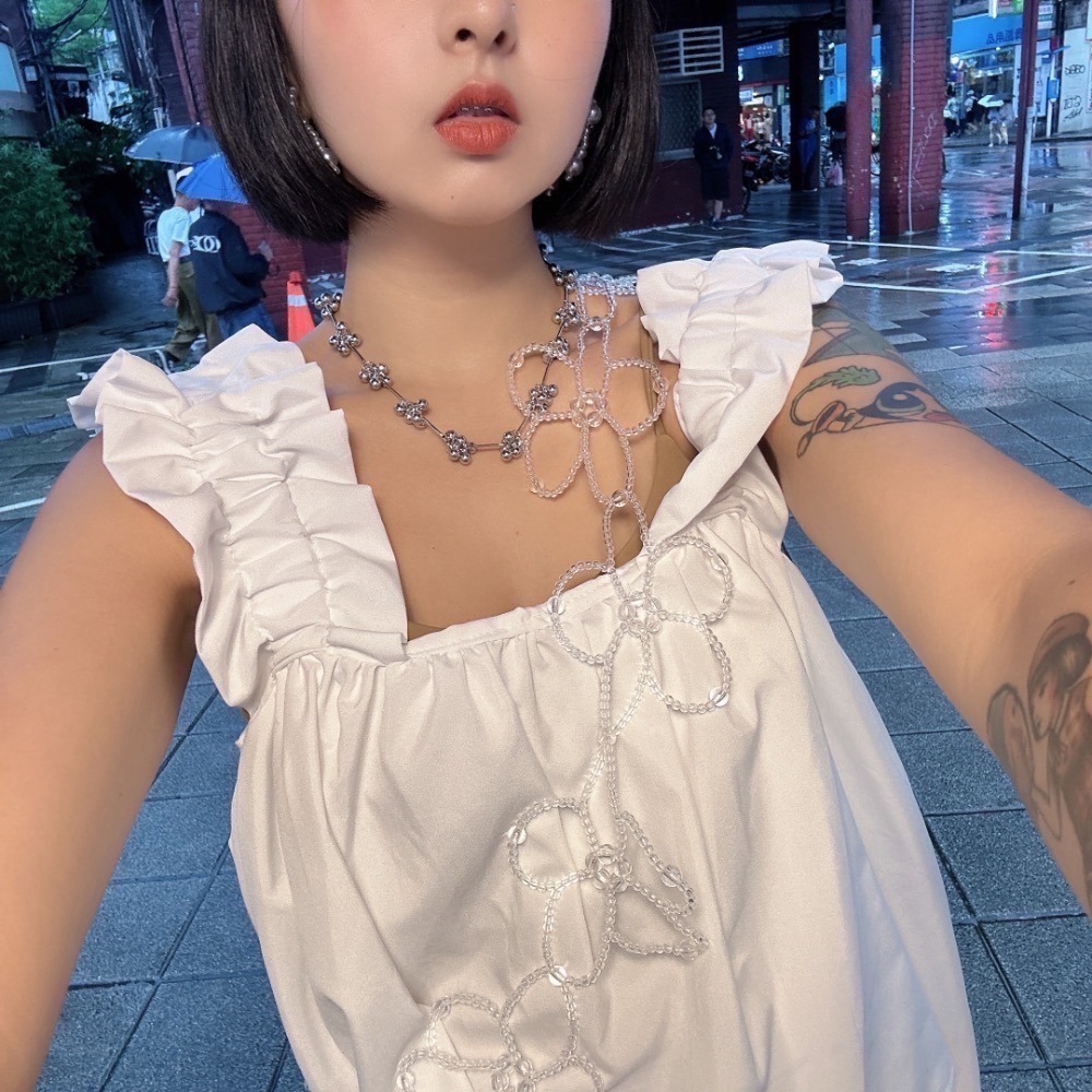 日系 纏繞花花不銹鋼耳環 / （預購）大花花背帶-細節圖6