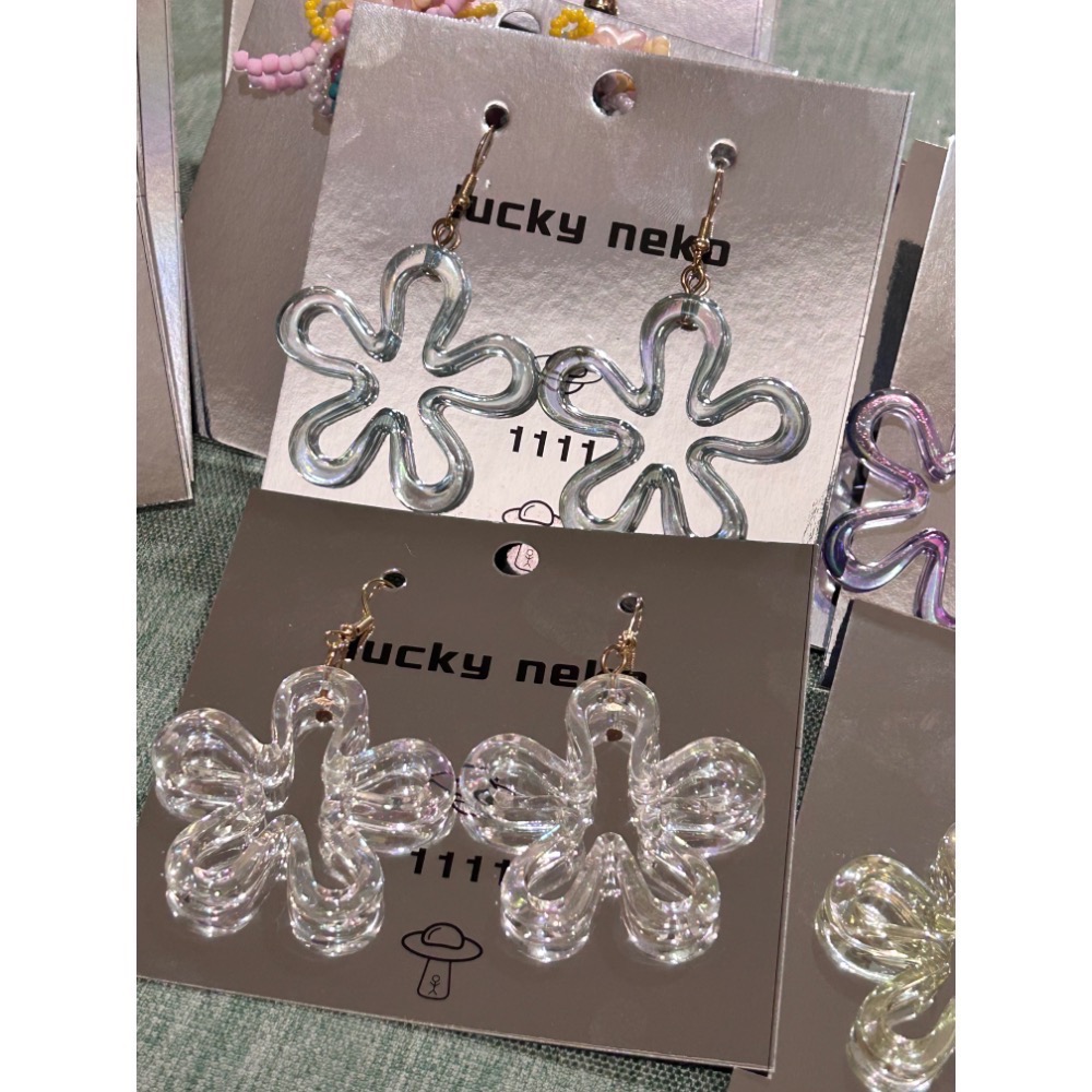 壓克力 半透明 雷射光 花朵耳環（共四色）-細節圖3