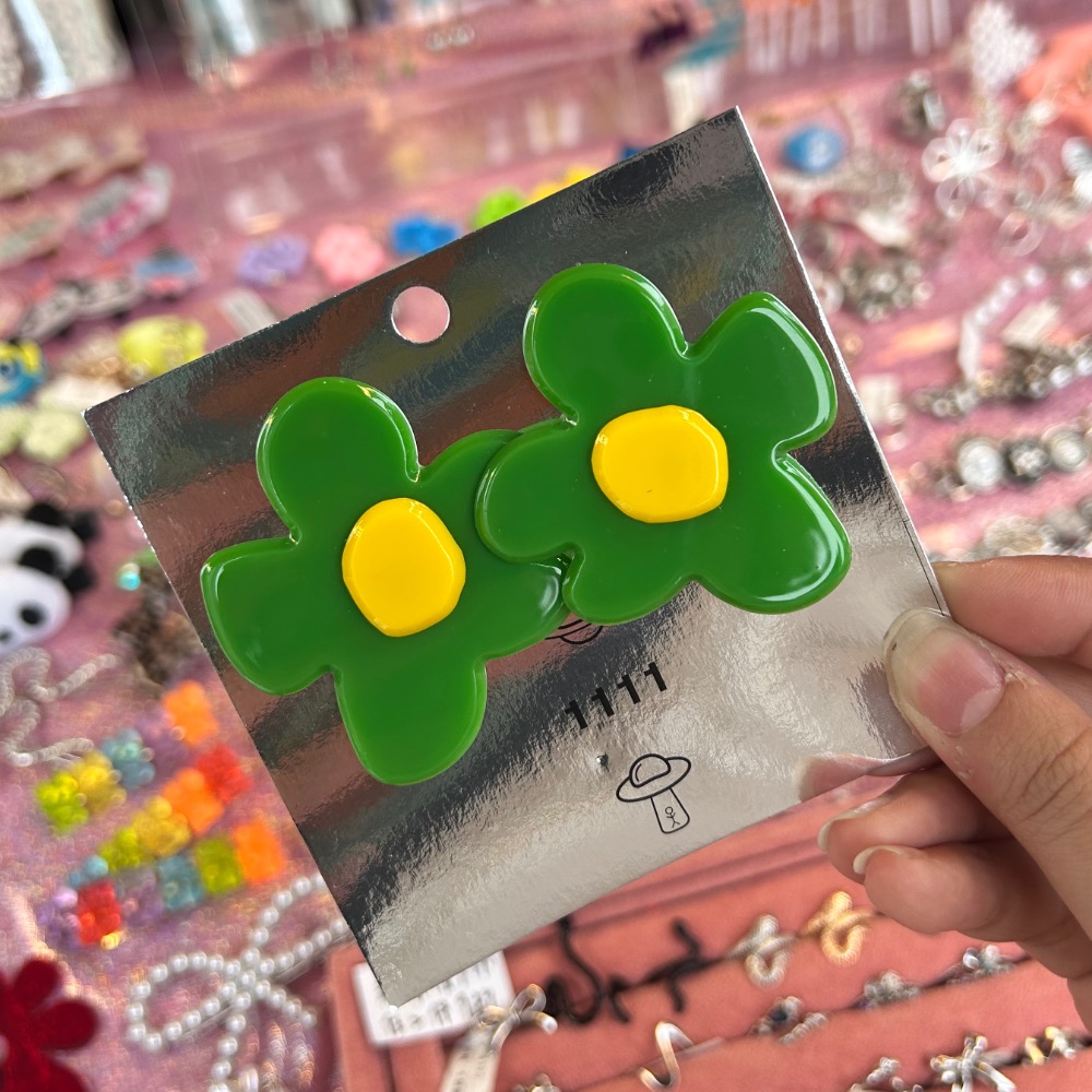 ＼超可愛/ 壓克力 貼耳撞色大花花-細節圖4