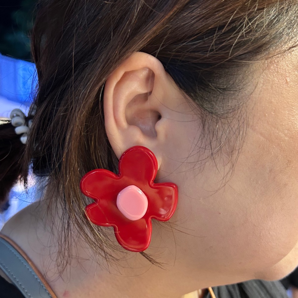 ＼超可愛/ 壓克力 貼耳撞色大花花-細節圖6