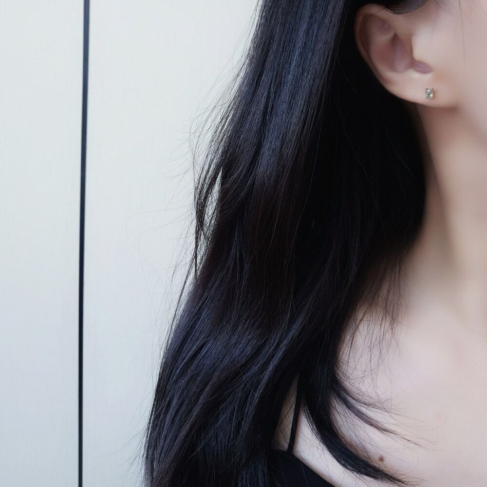 【WhiteKuo】18K經典長方形彩藍寶耳針-細節圖2