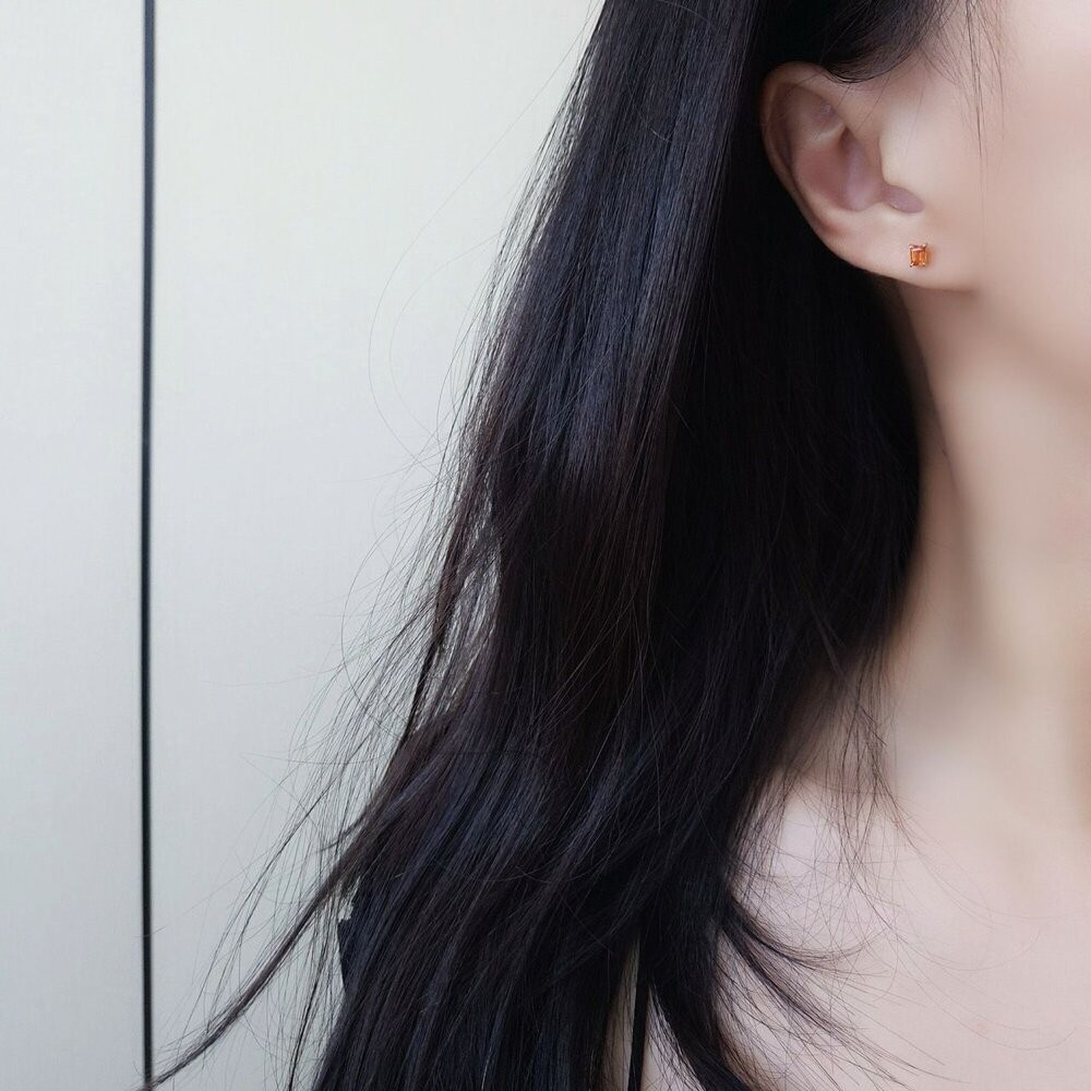 【WhiteKuo】18K經典長方形彩藍寶耳針-細節圖4