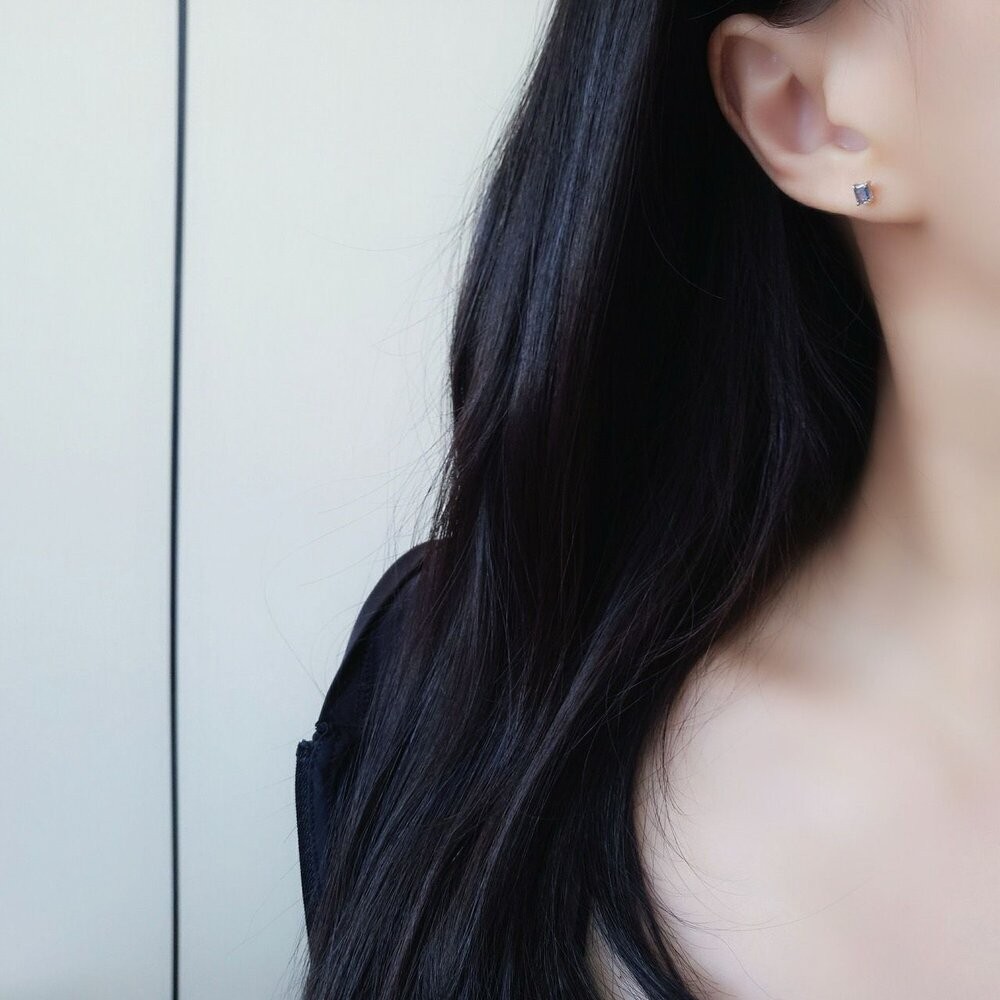 【WhiteKuo】18K經典長方形彩藍寶耳針-細節圖5