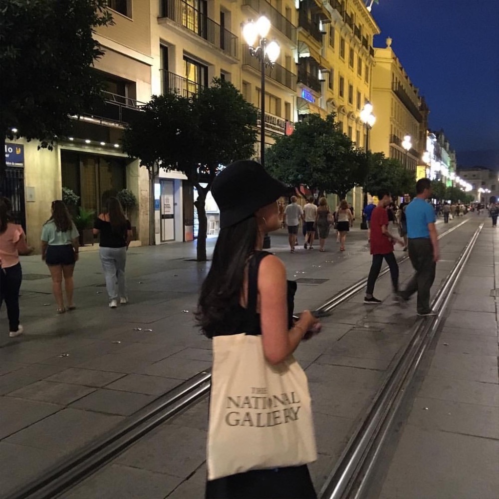 〔預購〕畫廊字母帆布袋 帆布包（2款）-細節圖2