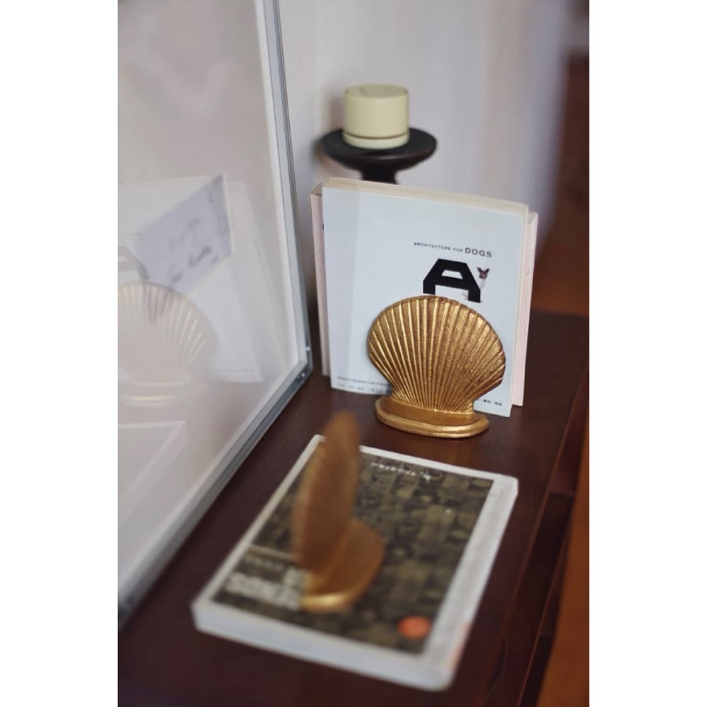 〔預購〕復古貝殼書擋 古銅色 造型書擋 桌上收納 書擋 書架 書本收納 書架桌上收納 書檔 書立 書擋架 送禮 送禮推薦-細節圖4