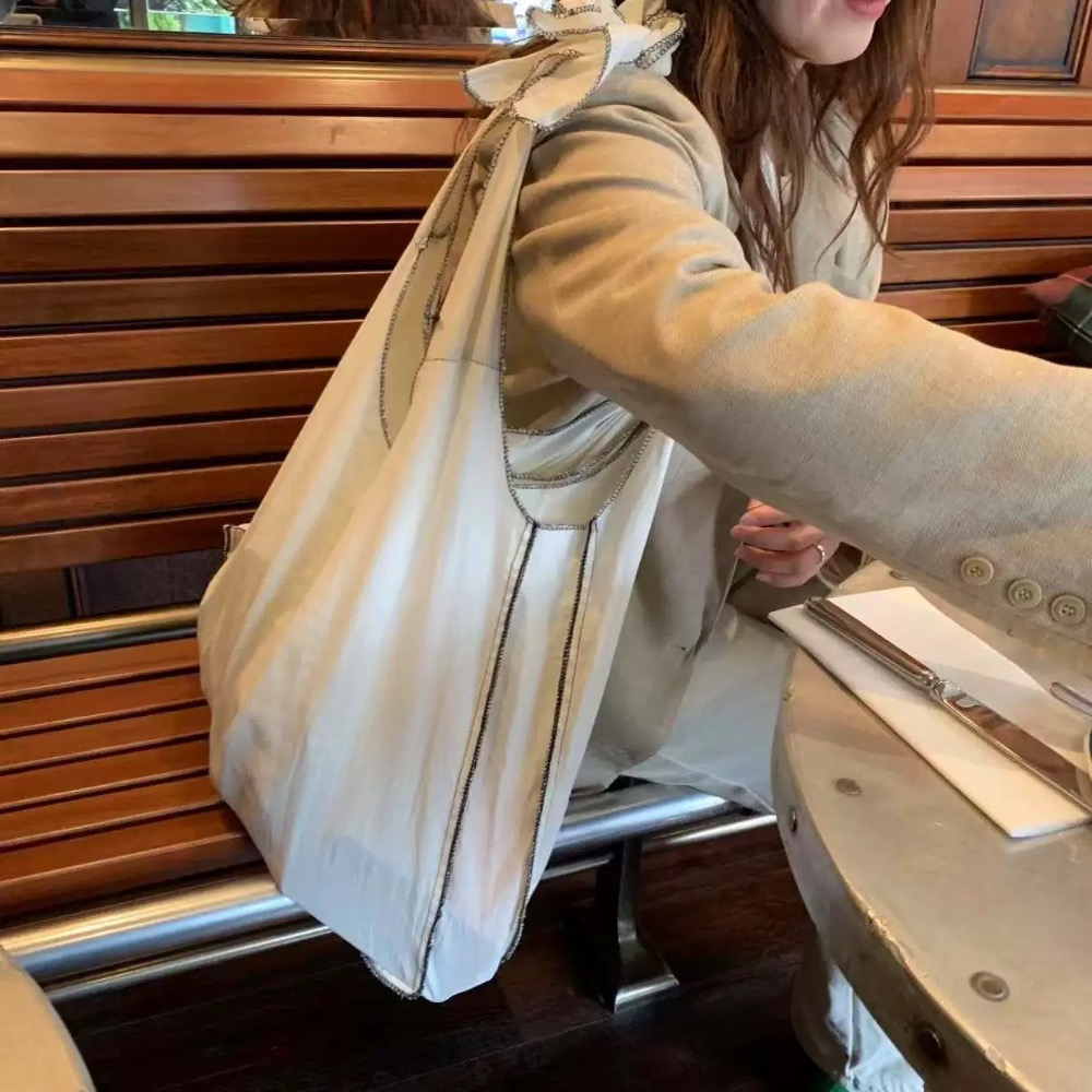 〔預購〕薄款單肩打結小眾設計車縫線大容量包 布包 肩背包-細節圖2