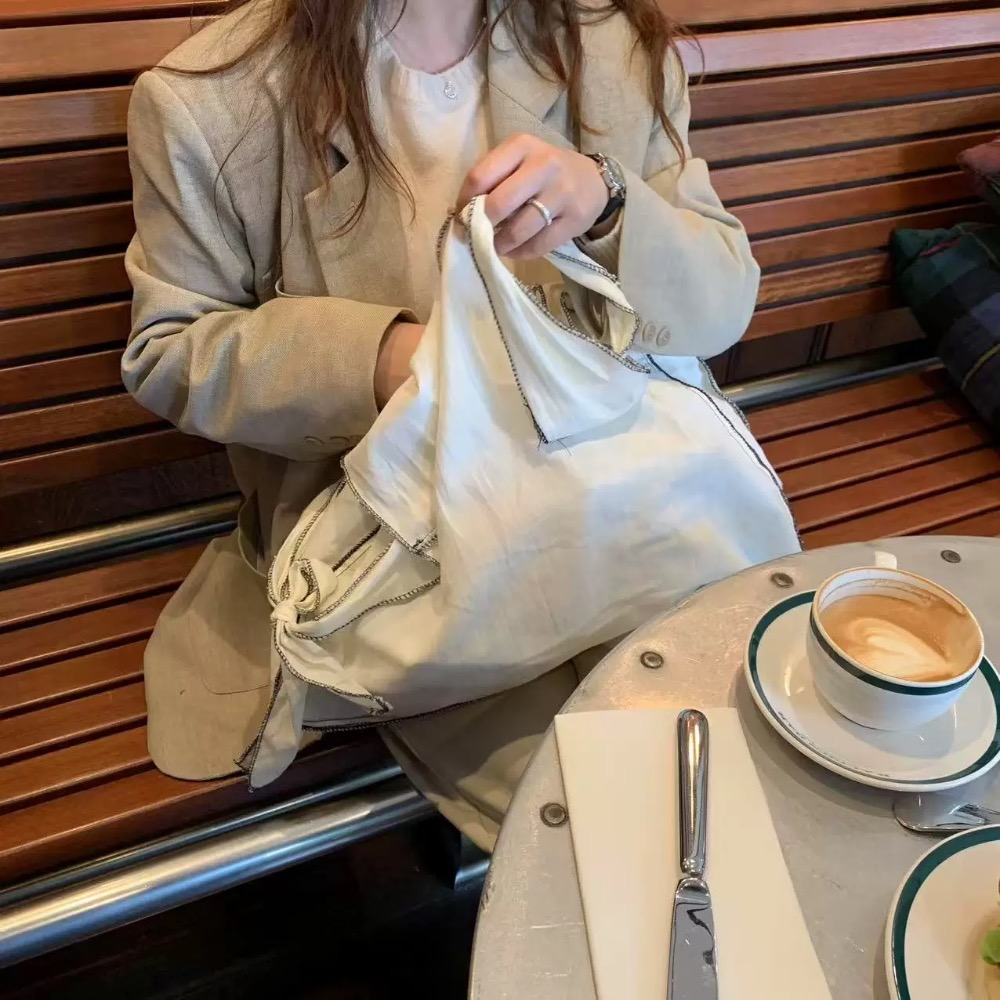 〔預購〕薄款單肩打結小眾設計車縫線大容量包 布包 肩背包-細節圖3