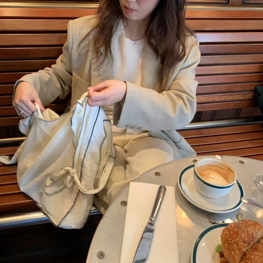 〔預購〕薄款單肩打結小眾設計車縫線大容量包 布包 肩背包-細節圖4