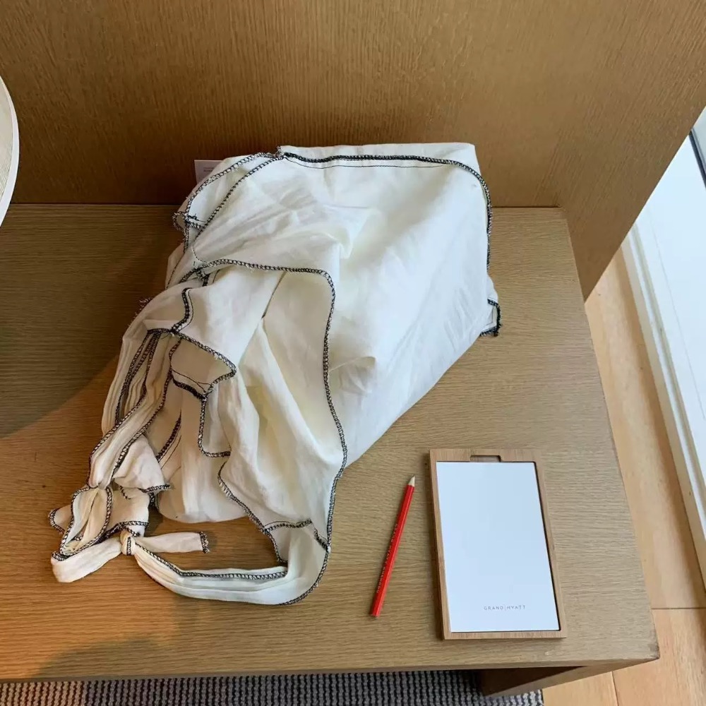 〔預購〕薄款單肩打結小眾設計車縫線大容量包 布包 肩背包-細節圖7