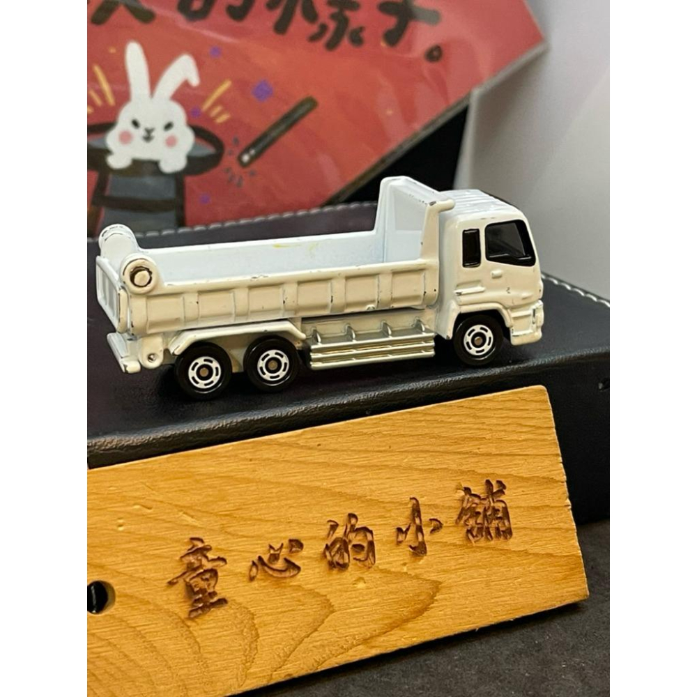 TOMICA NO.76 砂石車 Isuzu giga 白色 建設工場-細節圖3