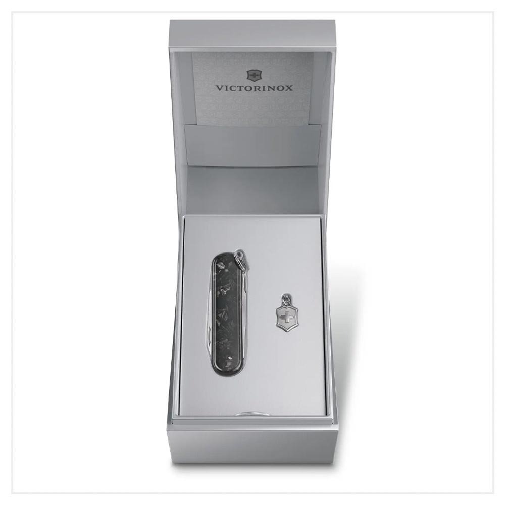 VICTORINOX 瑞士維氏 瑞士刀 Classic Brilliant 5用 58mm 碳纖維 0.6221.90-細節圖4