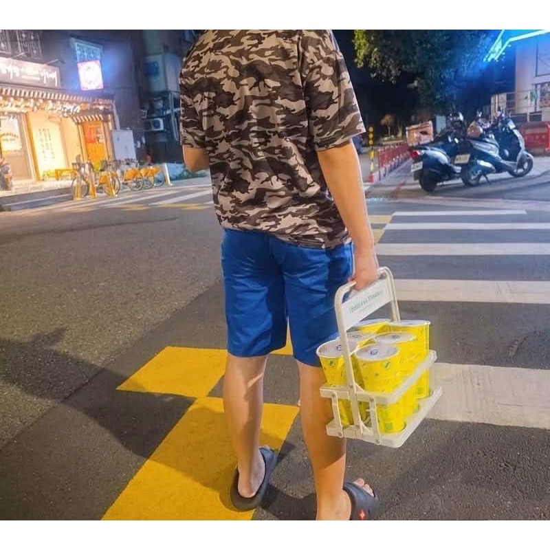 日本 3COINS 六杯提拔的可折疊飲料架 杯架收納架｜露營杯架 飲料杯架 野餐收納 摺疊置物架 桌面整理-細節圖4