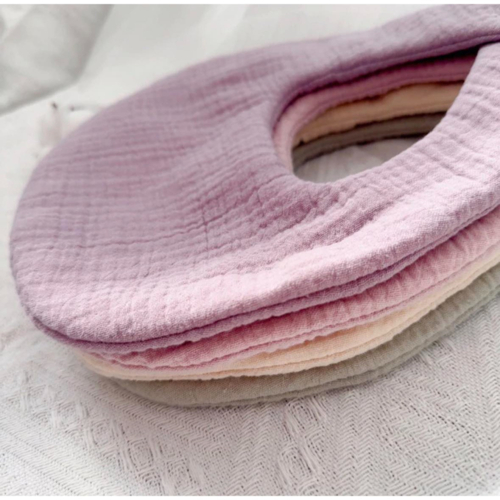 [今生有你手作] 牛奶色皺皺紗口水巾 超吸水10層紗雙面圍兜兜 水滴圍兜｜嬰兒圍兜兜手工圍兜 親膚圍兜彌月禮盒-細節圖2