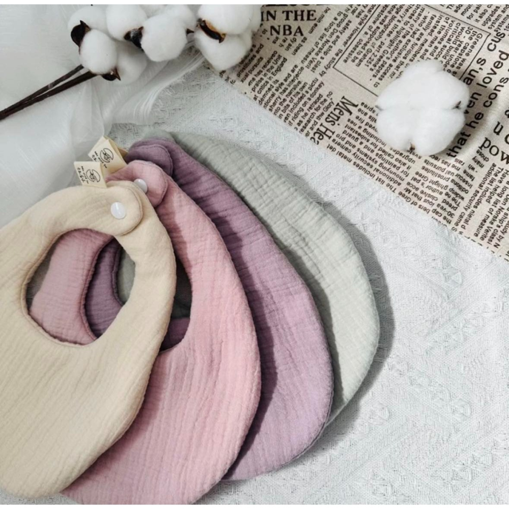 [今生有你手作] 牛奶色皺皺紗口水巾 超吸水10層紗雙面圍兜兜 水滴圍兜｜嬰兒圍兜兜手工圍兜 親膚圍兜彌月禮盒-細節圖3