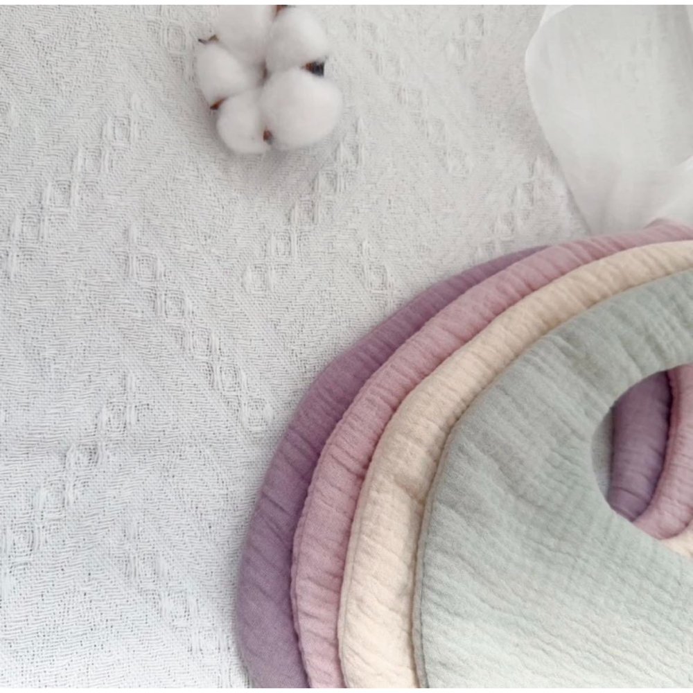 [今生有你手作] 牛奶色皺皺紗口水巾 超吸水10層紗雙面圍兜兜 水滴圍兜｜嬰兒圍兜兜手工圍兜 親膚圍兜彌月禮盒-細節圖4