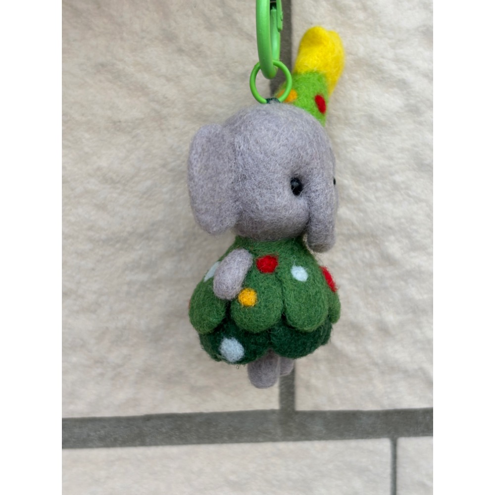 手作羊毛氈鑰匙圈—聖誕樹小象-細節圖2