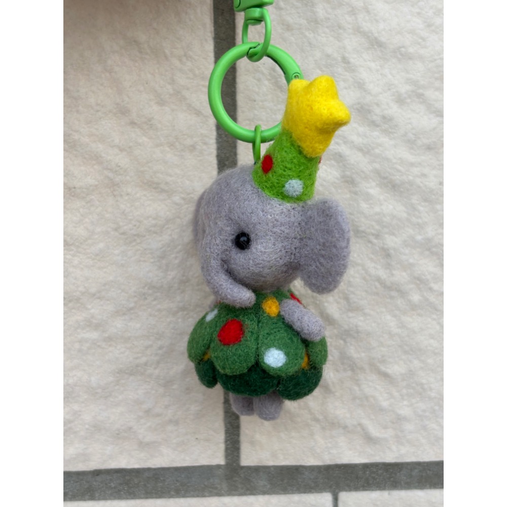 手作羊毛氈鑰匙圈—聖誕樹小象-細節圖3