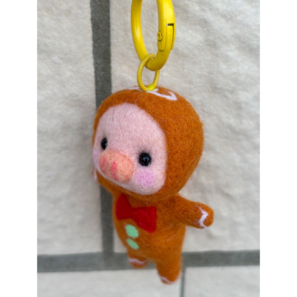 手作羊毛氈鑰匙圈—薑餅小豬-細節圖2