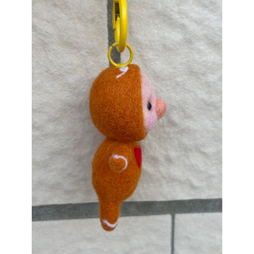 手作羊毛氈鑰匙圈—薑餅小豬-細節圖3