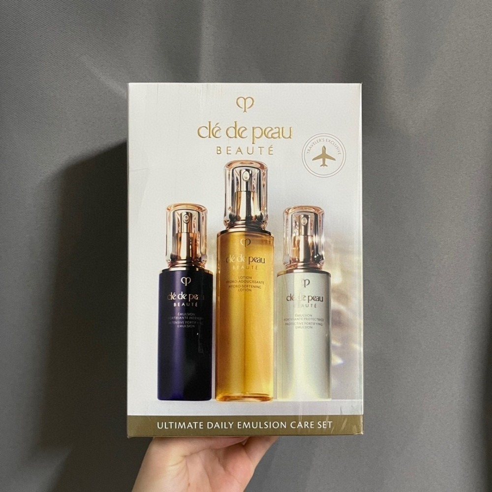 CPB水乳三件套，配禮袋❗️滋潤水＋日乳＋夜乳  正品噴頭有小露珠  日本免稅機場-細節圖2