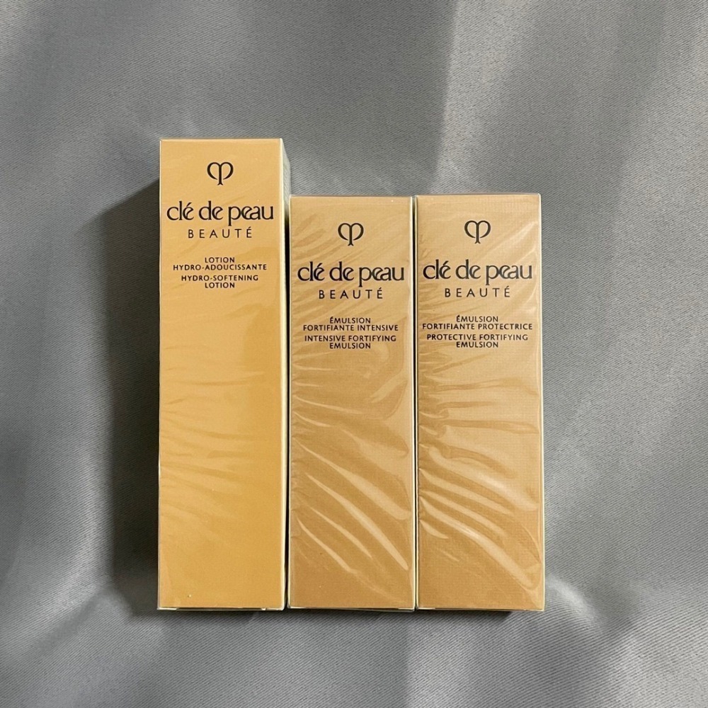 CPB水乳三件套，配禮袋❗️滋潤水＋日乳＋夜乳  正品噴頭有小露珠  日本免稅機場-細節圖5