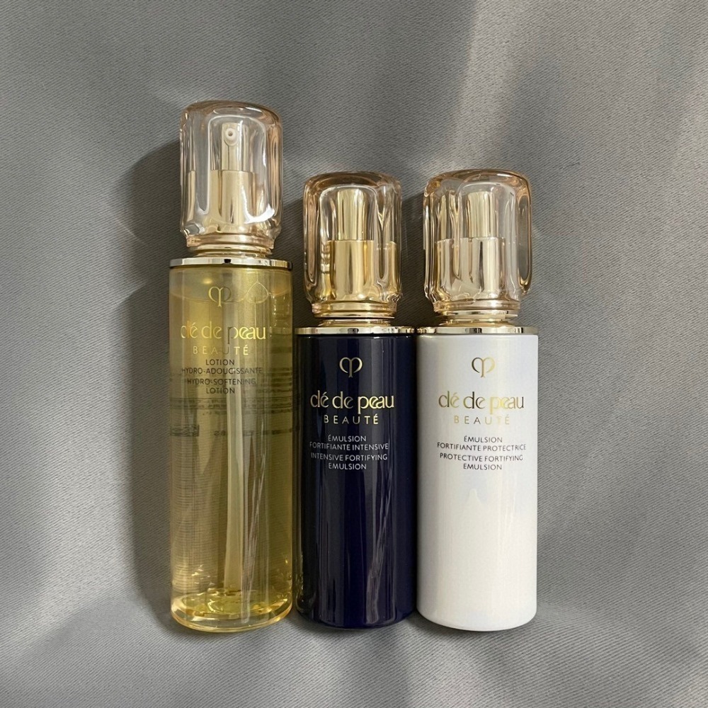 CPB水乳三件套，配禮袋❗️滋潤水＋日乳＋夜乳  正品噴頭有小露珠  日本免稅機場-細節圖2