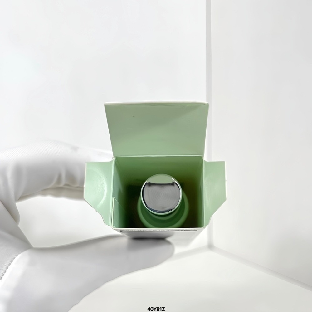 PRADA 柔焦妝前乳 00 Universal 30ml-柔焦妆前乳30ml-細節圖3