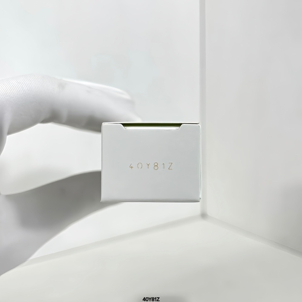 PRADA 柔焦妝前乳 00 Universal 30ml-柔焦妆前乳30ml-細節圖4