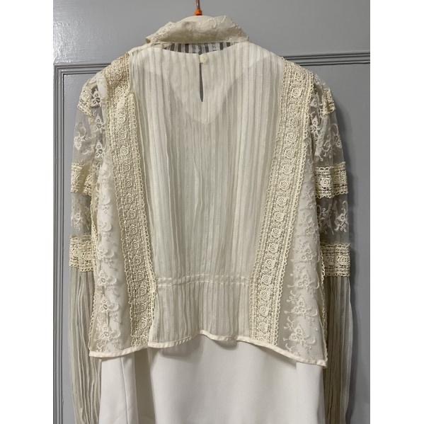 1⃣️義大利製遠企LOVE SEX MONEY氣質復古高領全鏤空蕾絲刺繡玫瑰襯衫2⃣️ 100%純羊毛台灣手工蘇格蘭裙子-細節圖2