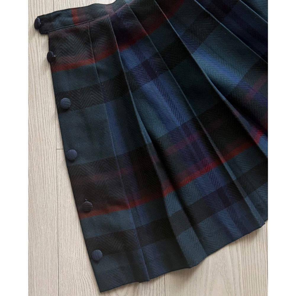 1⃣️義大利製遠企LOVE SEX MONEY氣質復古高領全鏤空蕾絲刺繡玫瑰襯衫2⃣️ 100%純羊毛台灣手工蘇格蘭裙子-細節圖11